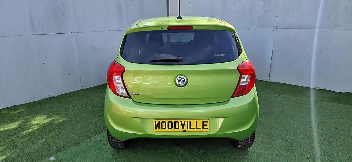 Used 2015 Vauxhall Viva Sl Green - Interior and Exterior details 9