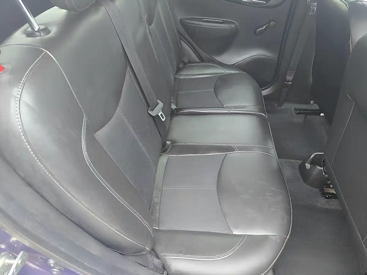 Used 2015 Vauxhall Viva Sl Purple - Interior and Exterior details 13