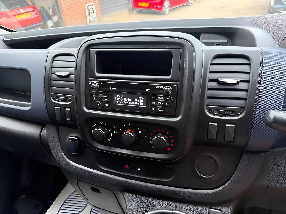Used 2015 Vauxhall Vivaro 2700 L1 H1 Euro 5 5dr Blue - Interior and Exterior details 16