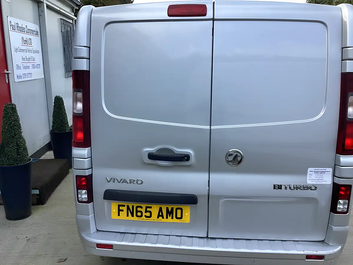 Used 2015 Vauxhall Vivaro 2700 Sportif Silver - Interior and Exterior details 10