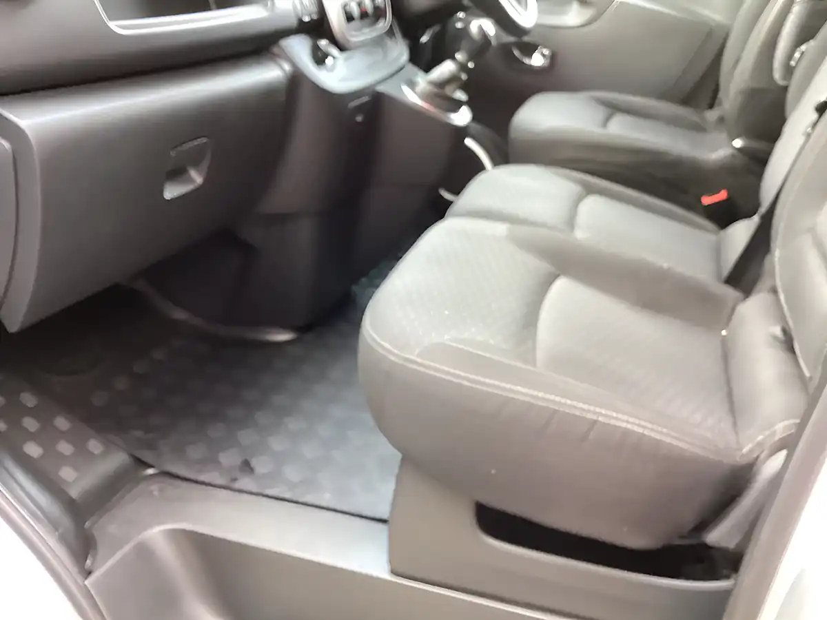 Used 2015 Vauxhall Vivaro 2700 Sportif Silver - Interior and Exterior details 11