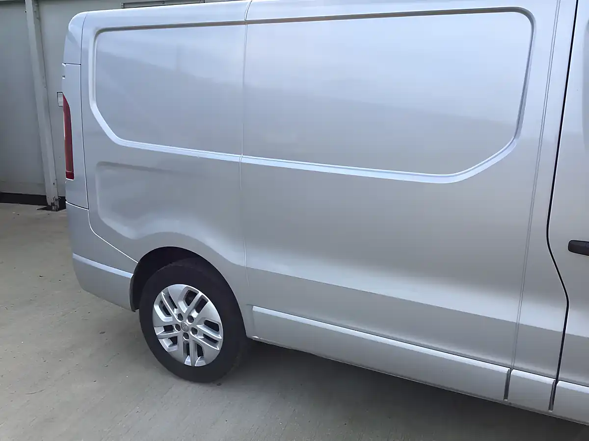 Used 2015 Vauxhall Vivaro 2700 Sportif Silver - Interior and Exterior details 8