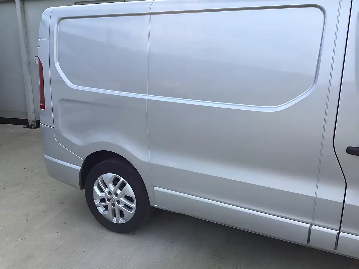 Used 2015 Vauxhall Vivaro 2700 Sportif Silver - Interior and Exterior details 9