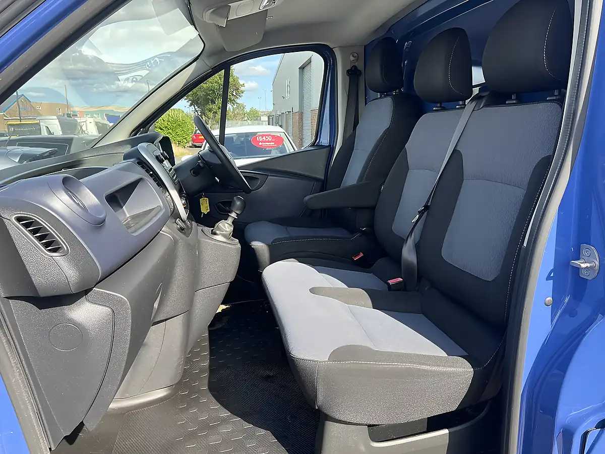 Used 2015 Vauxhall Vivaro 2900 Ecoflex L1H1 Blue - Interior and Exterior details 11