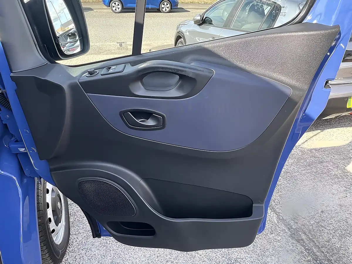 Used 2015 Vauxhall Vivaro 2900 Ecoflex L1H1 Blue - Interior and Exterior details 14