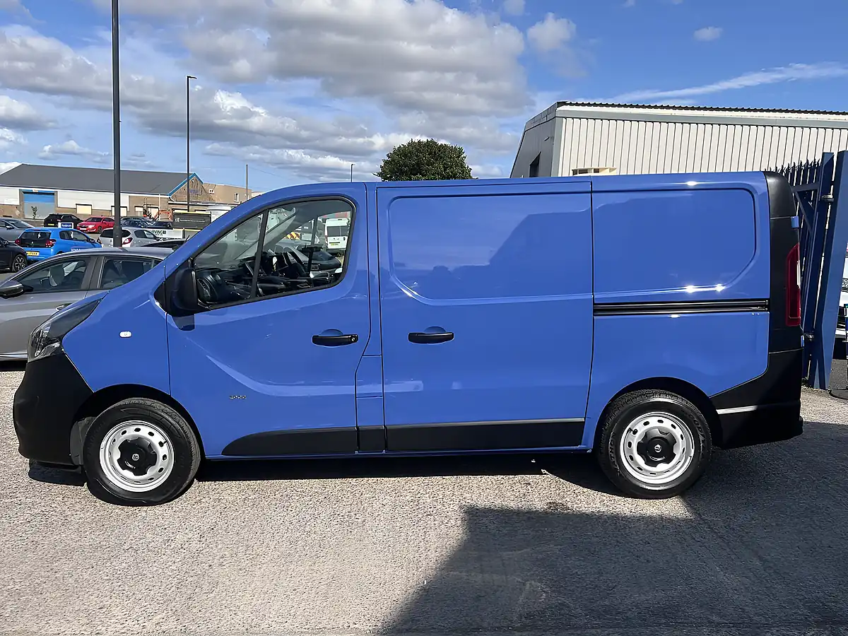 Used 2015 Vauxhall Vivaro 2900 Ecoflex L1H1 Blue - Interior and Exterior details 9