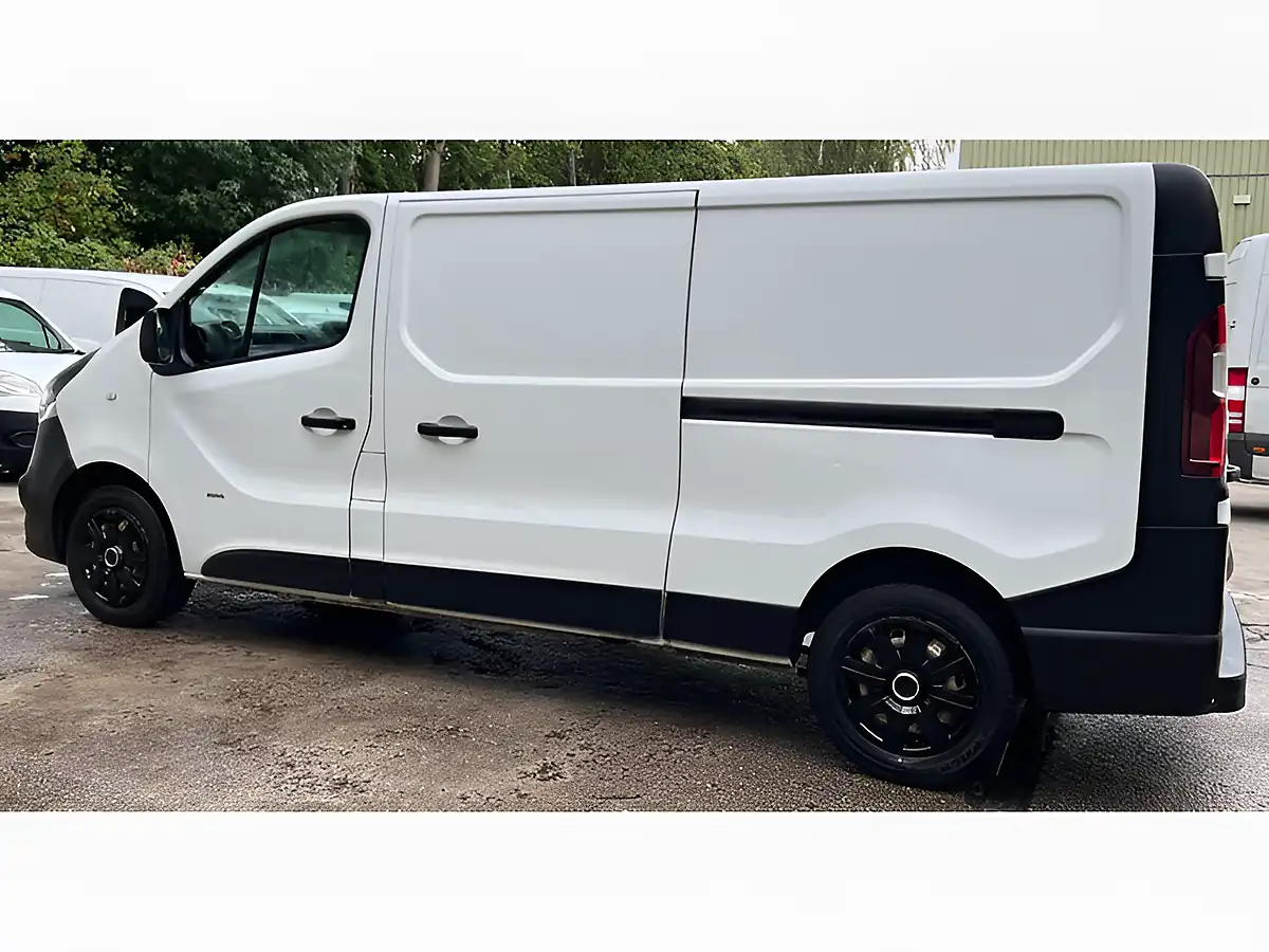 Used 2015 Vauxhall Vivaro 2900 L2 H1 Euro 5 White - Interior and Exterior details 12