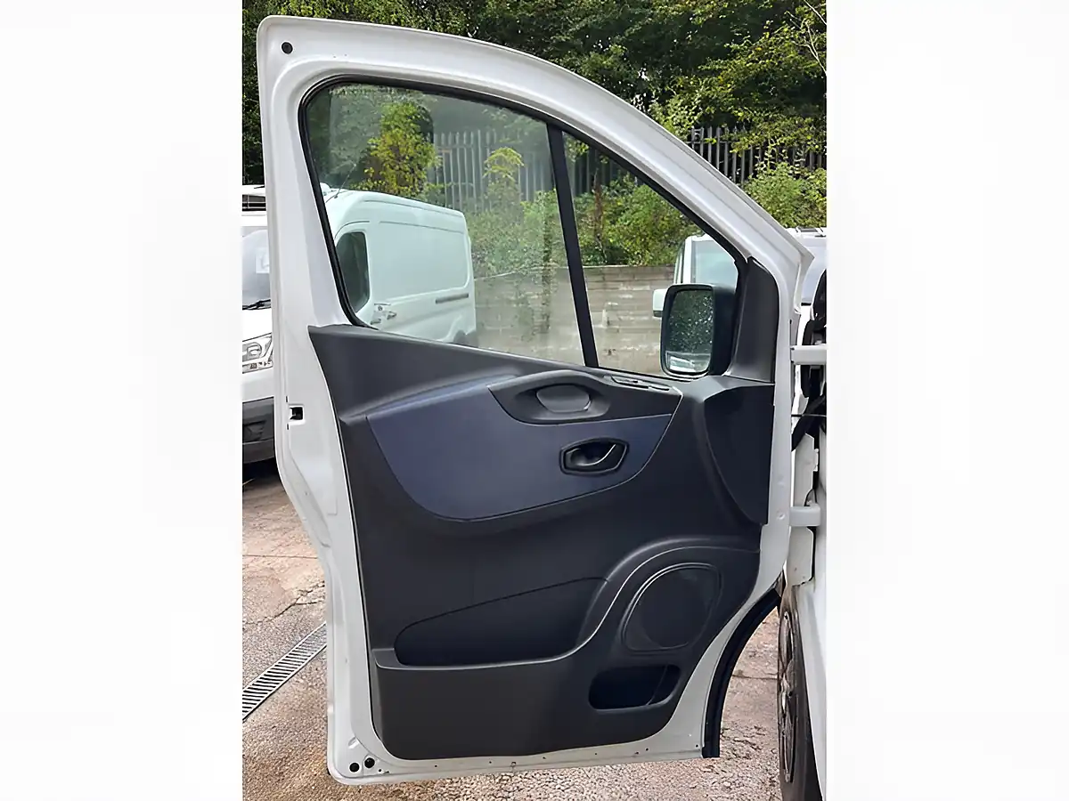 Used 2015 Vauxhall Vivaro 2900 L2 H1 Euro 5 White - Interior and Exterior details 18