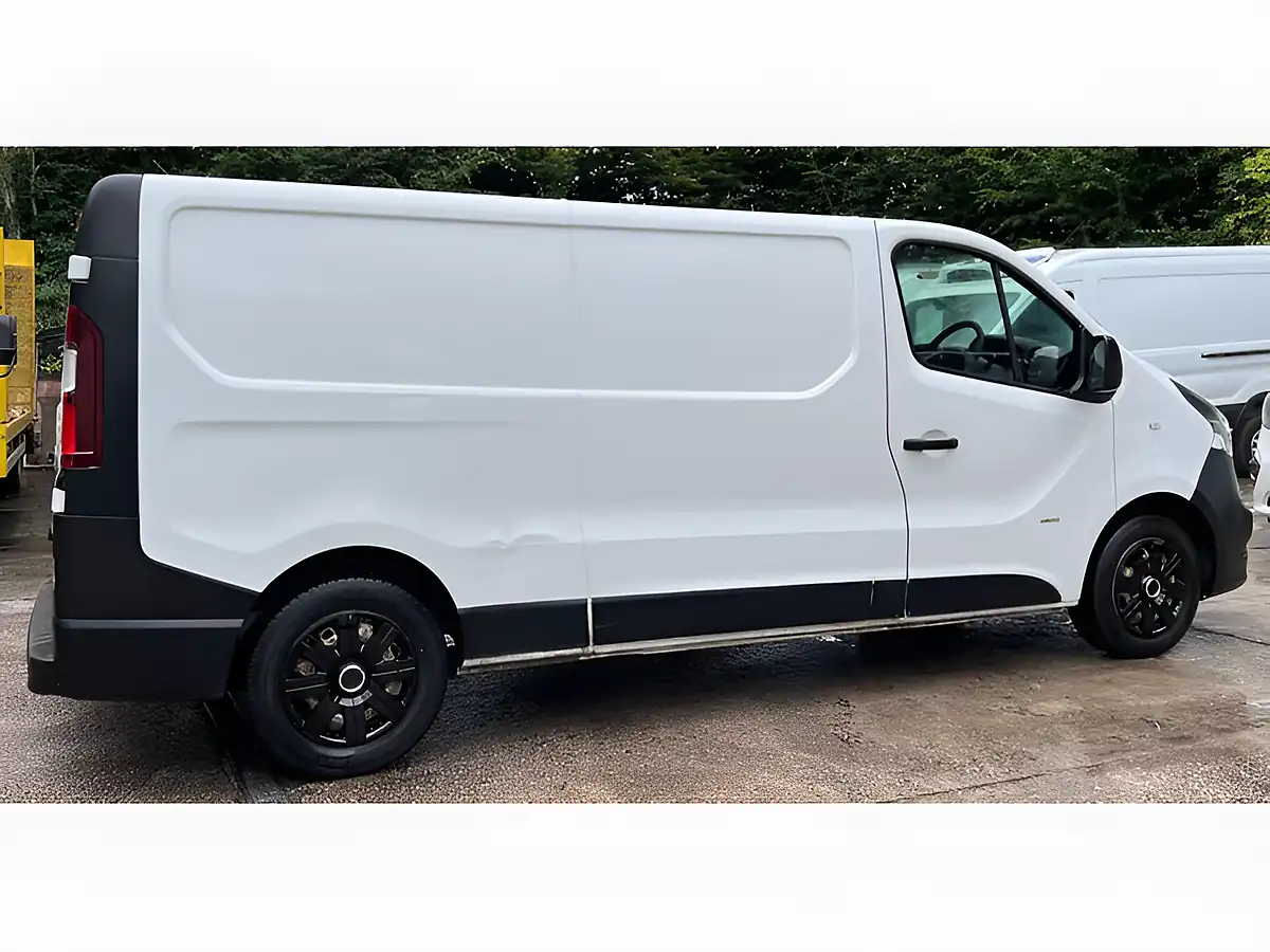 Used 2015 Vauxhall Vivaro 2900 L2 H1 Euro 5 White - Interior and Exterior details 8