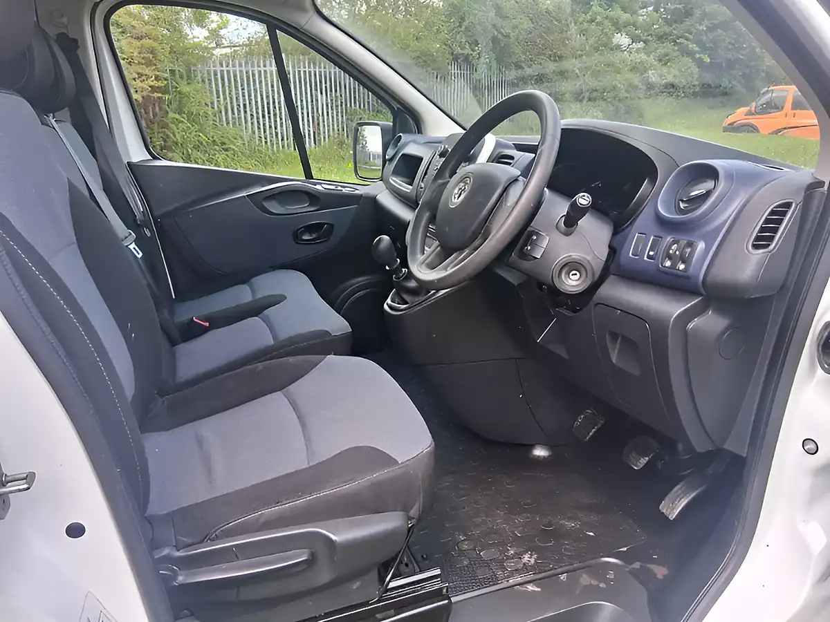 Used 2015 Vauxhall Vivaro 2900 Panel Van L1 H1 White - Interior and Exterior details 12