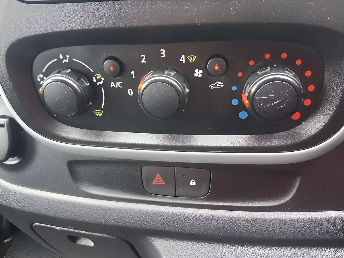 Used 2015 Vauxhall Vivaro 2900 Panel Van L1 H1 White - Interior and Exterior details 15