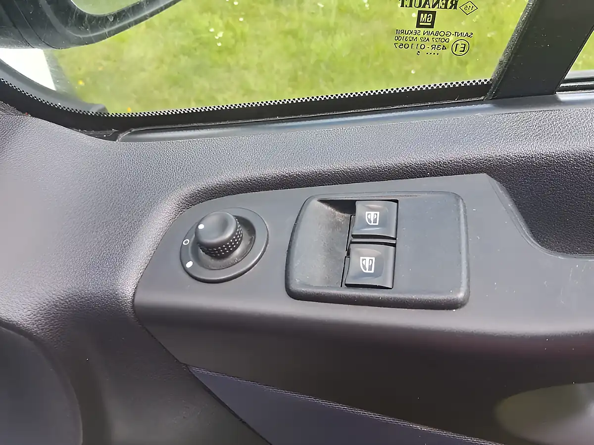 Used 2015 Vauxhall Vivaro 2900 Panel Van L1 H1 White - Interior and Exterior details 17