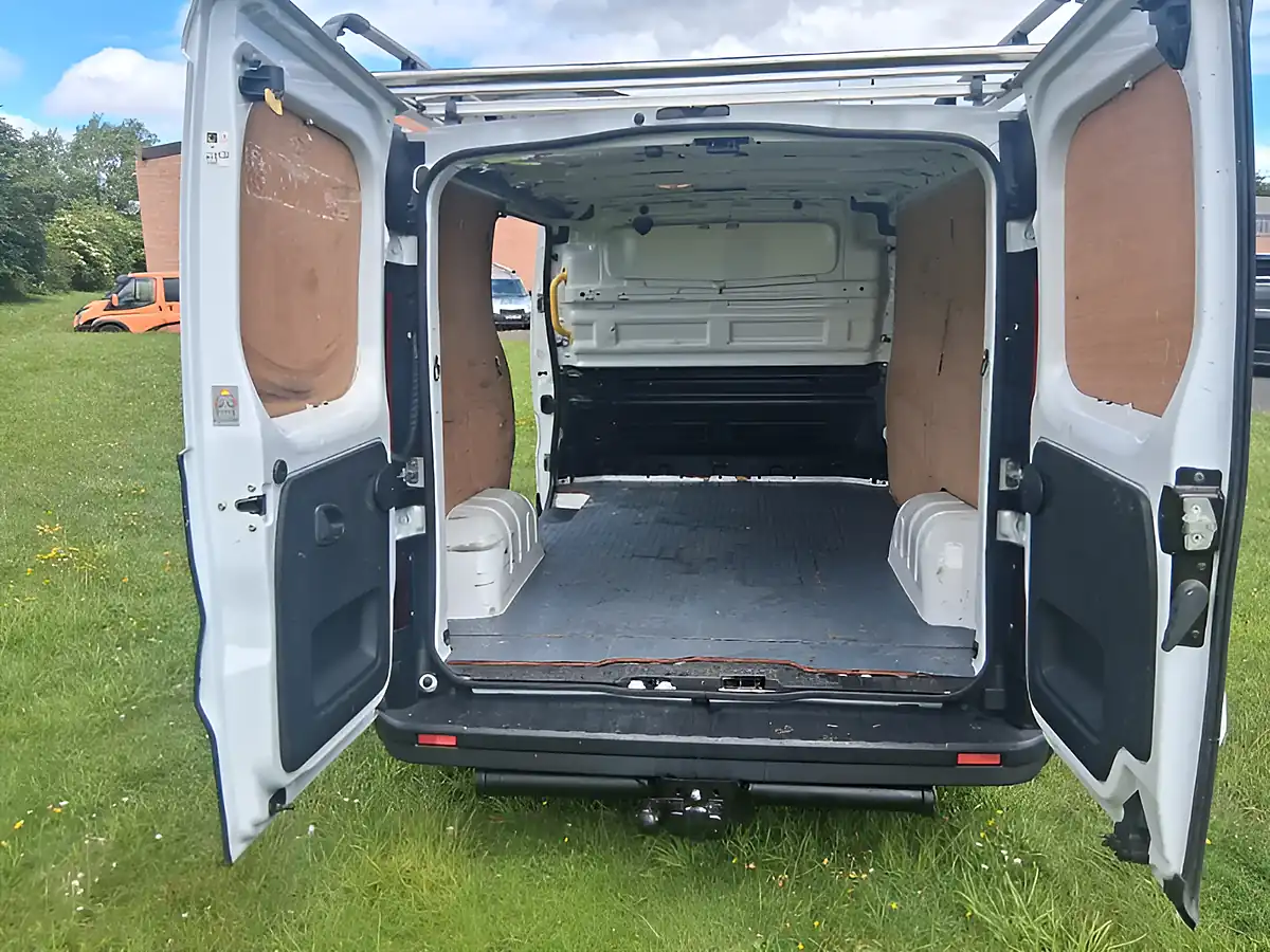 Used 2015 Vauxhall Vivaro 2900 Panel Van L1 H1 White - Interior and Exterior details 9