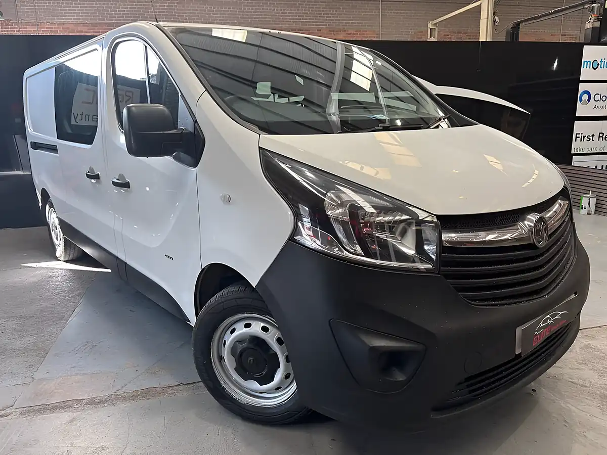 Used 2015 Vauxhall Vivaro Crew Van Double Cab White - Front View