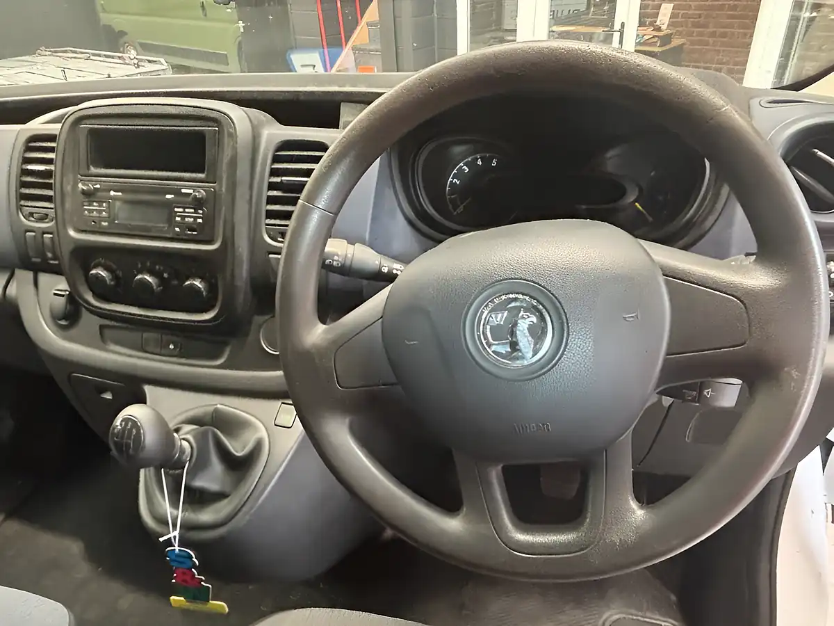 Used 2015 Vauxhall Vivaro Crew Van Double Cab White - Interior and Exterior details 10