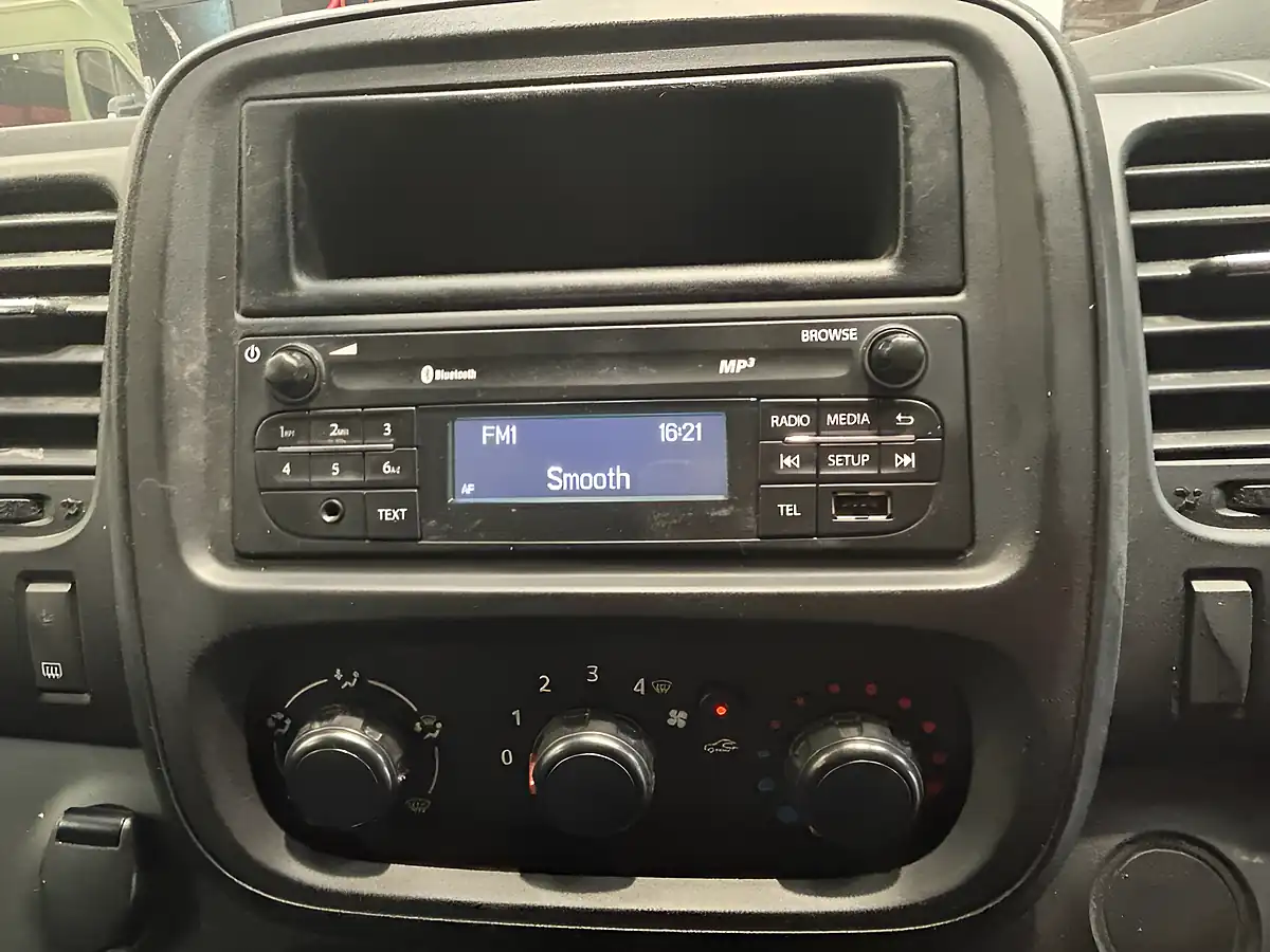 Used 2015 Vauxhall Vivaro Crew Van Double Cab White - Interior and Exterior details 11