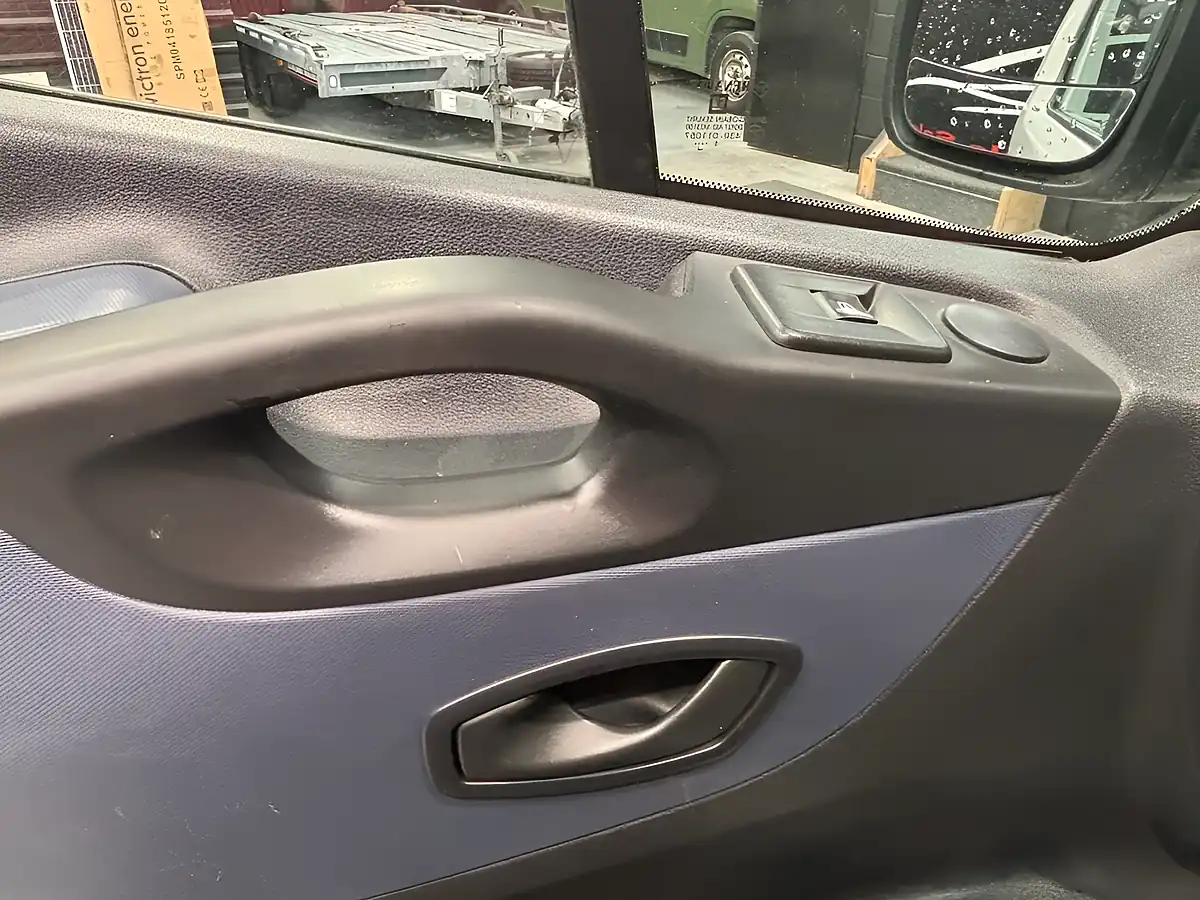 Used 2015 Vauxhall Vivaro Crew Van Double Cab White - Interior and Exterior details 12
