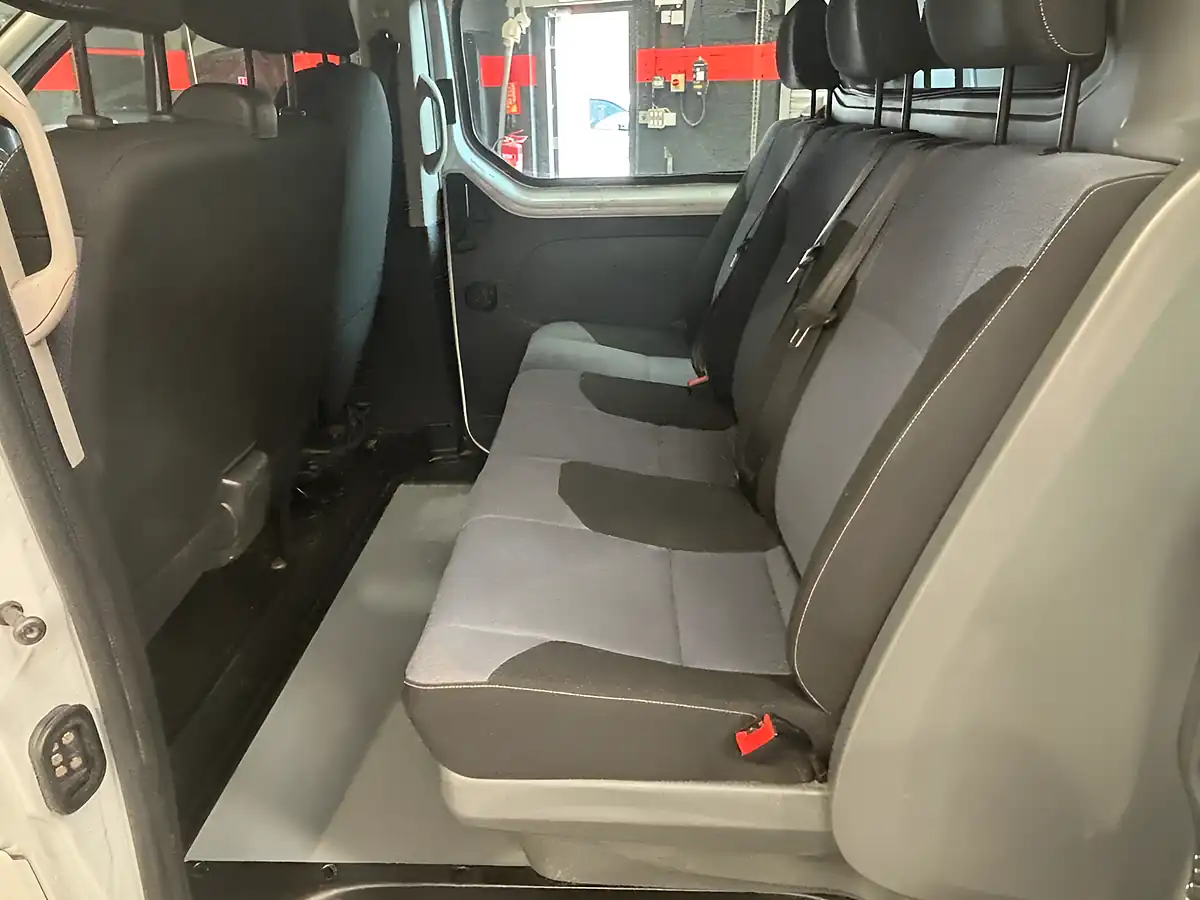 Used 2015 Vauxhall Vivaro Crew Van Double Cab White - Interior and Exterior details 14