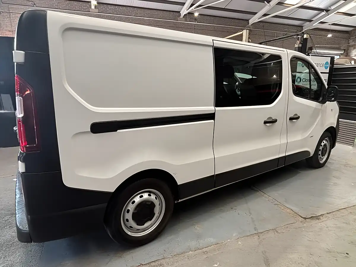 Used 2015 Vauxhall Vivaro Crew Van Double Cab White - Interior and Exterior details 18