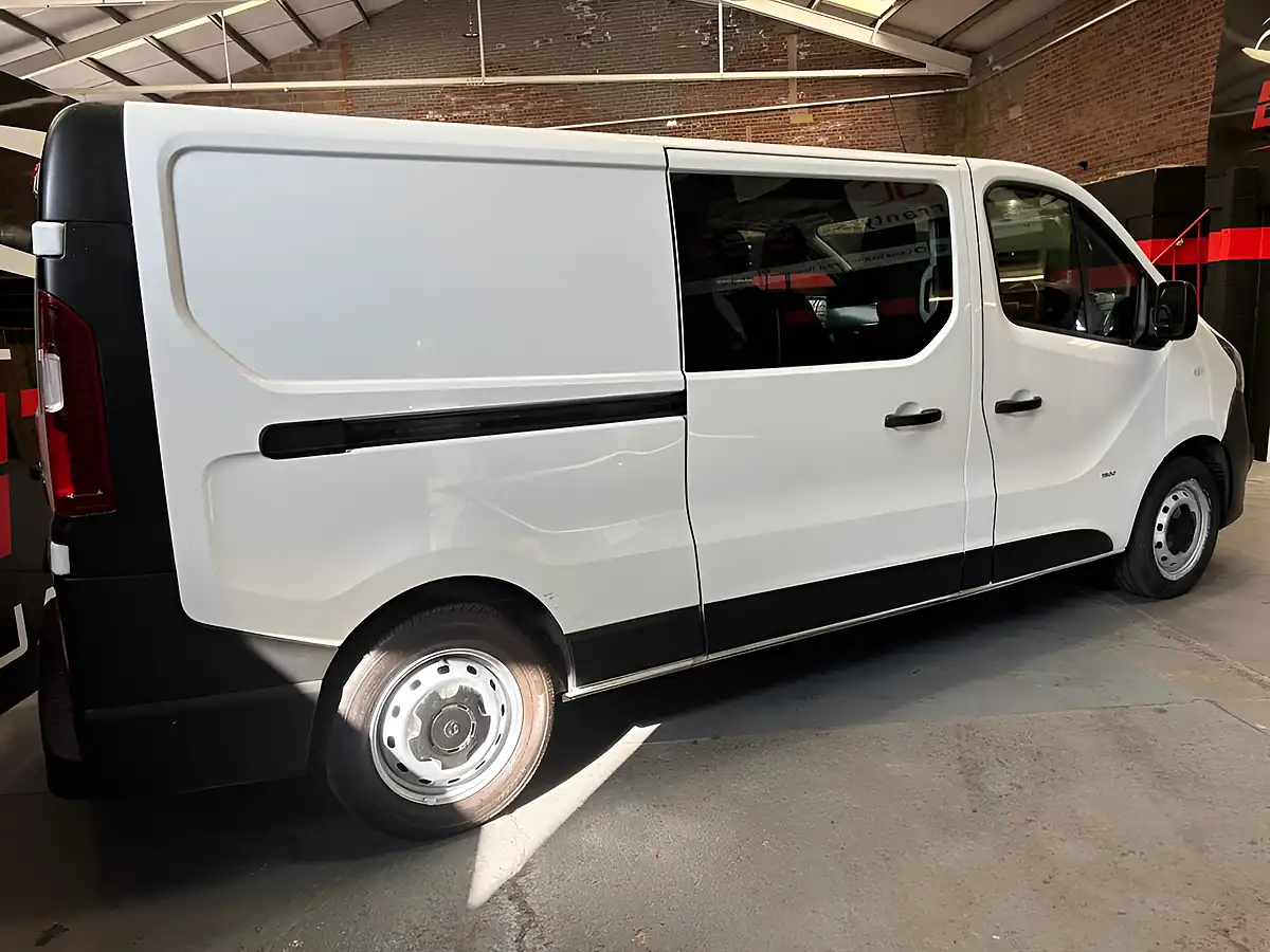 Used 2015 Vauxhall Vivaro Crew Van Double Cab White - Interior and Exterior details 3
