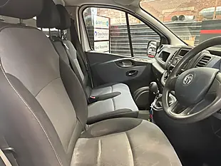 Used 2015 Vauxhall Vivaro Crew Van Double Cab White - Interior and Exterior details 8