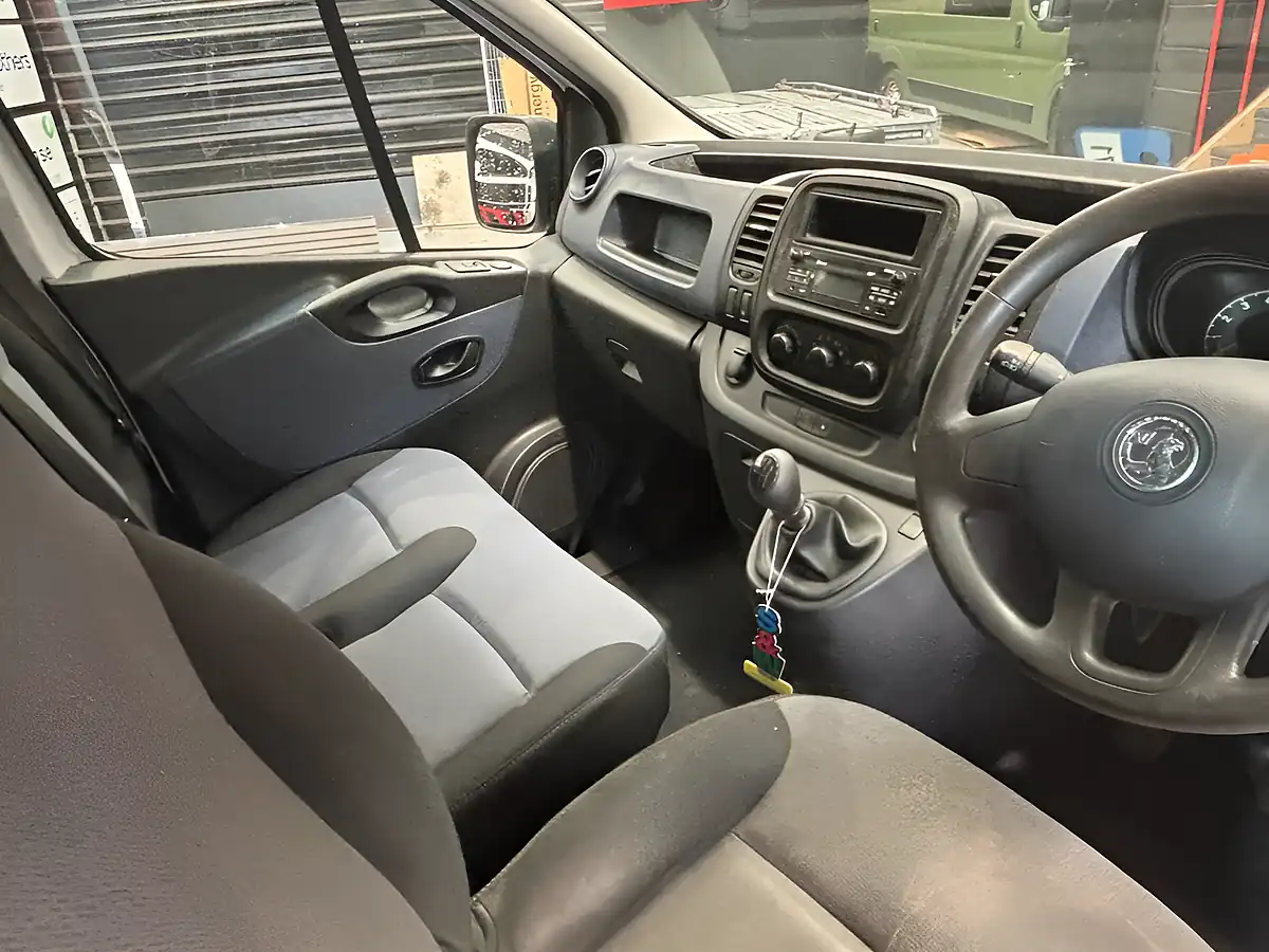 Used 2015 Vauxhall Vivaro Crew Van Double Cab White - Interior and Exterior details 9