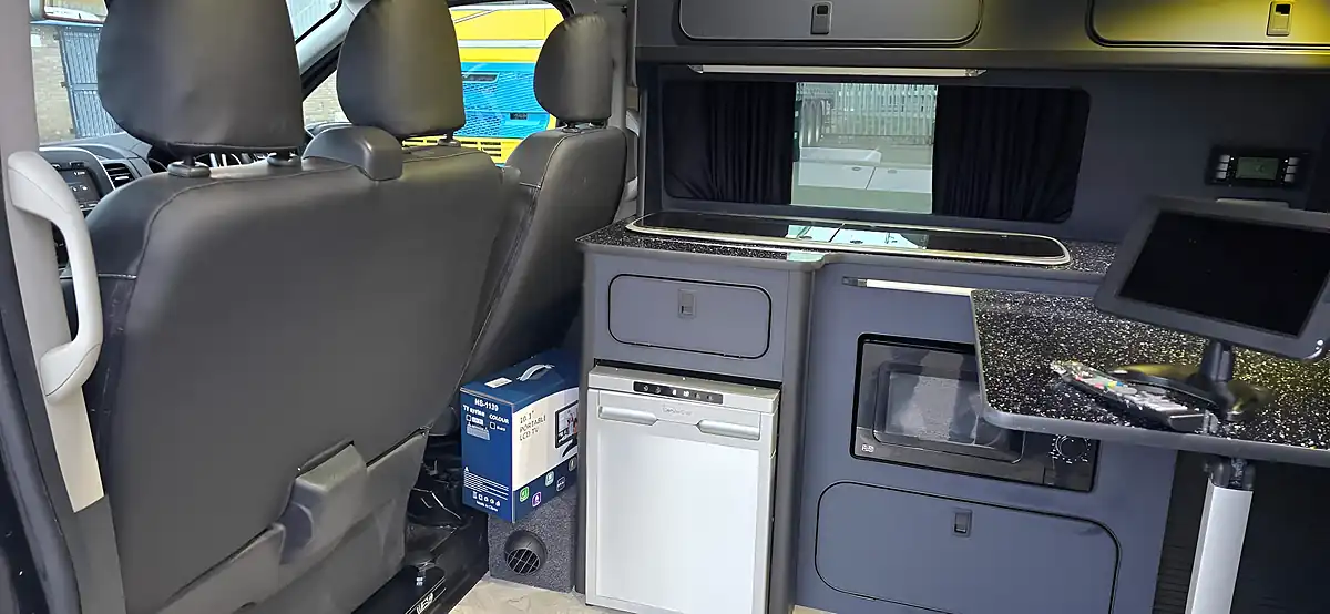 Used 2015 Vauxhall Vivaro Crew Van L2 H1 Black - Interior and Exterior details 15