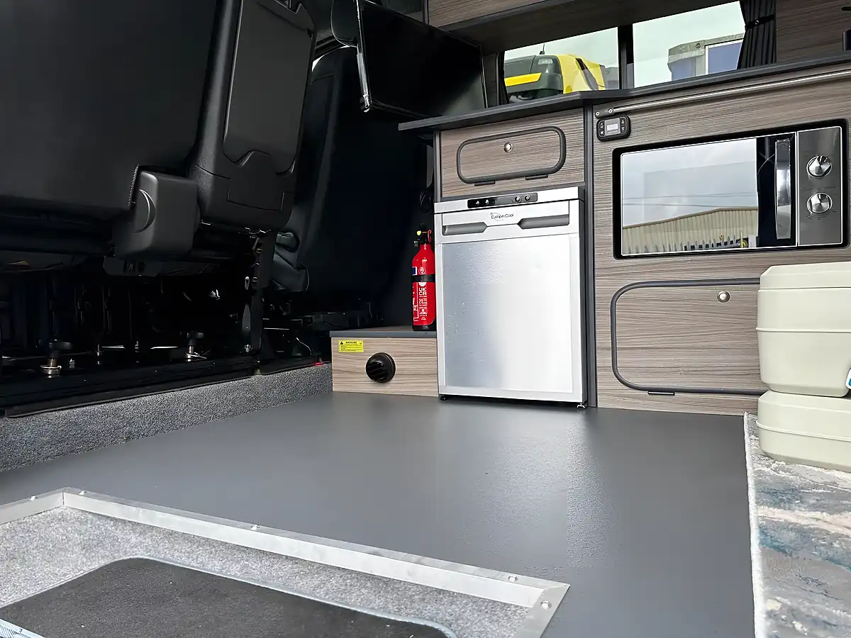 Used 2015 Vauxhall Vivaro Sportive Black - Interior and Exterior details 17