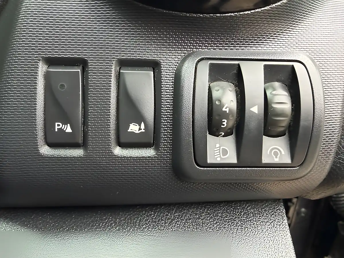 Used 2015 Vauxhall Vivaro Sportive Black - Interior and Exterior details 15
