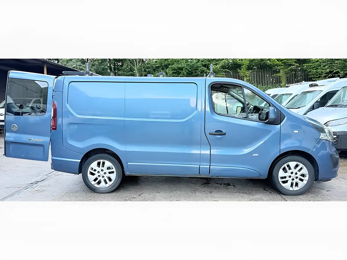 Used 2015 Vauxhall Vivaro Sportive Blue - Interior and Exterior details 13