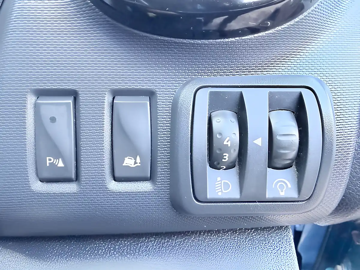 Used 2015 Vauxhall Vivaro Sportive Blue - Interior and Exterior details 17