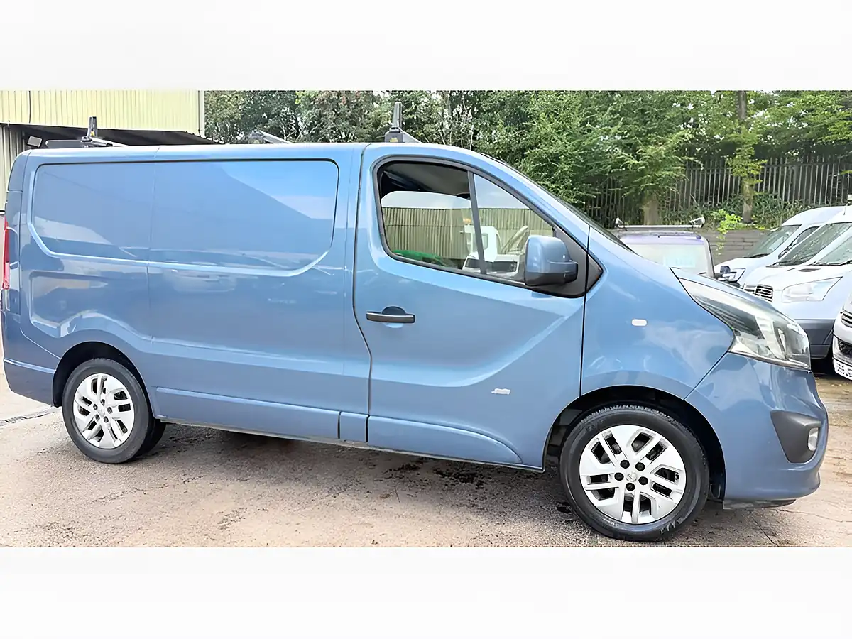 Used 2015 Vauxhall Vivaro Sportive Blue - Interior and Exterior details 4