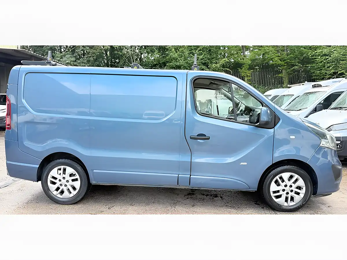 Used 2015 Vauxhall Vivaro Sportive Blue - Interior and Exterior details 5