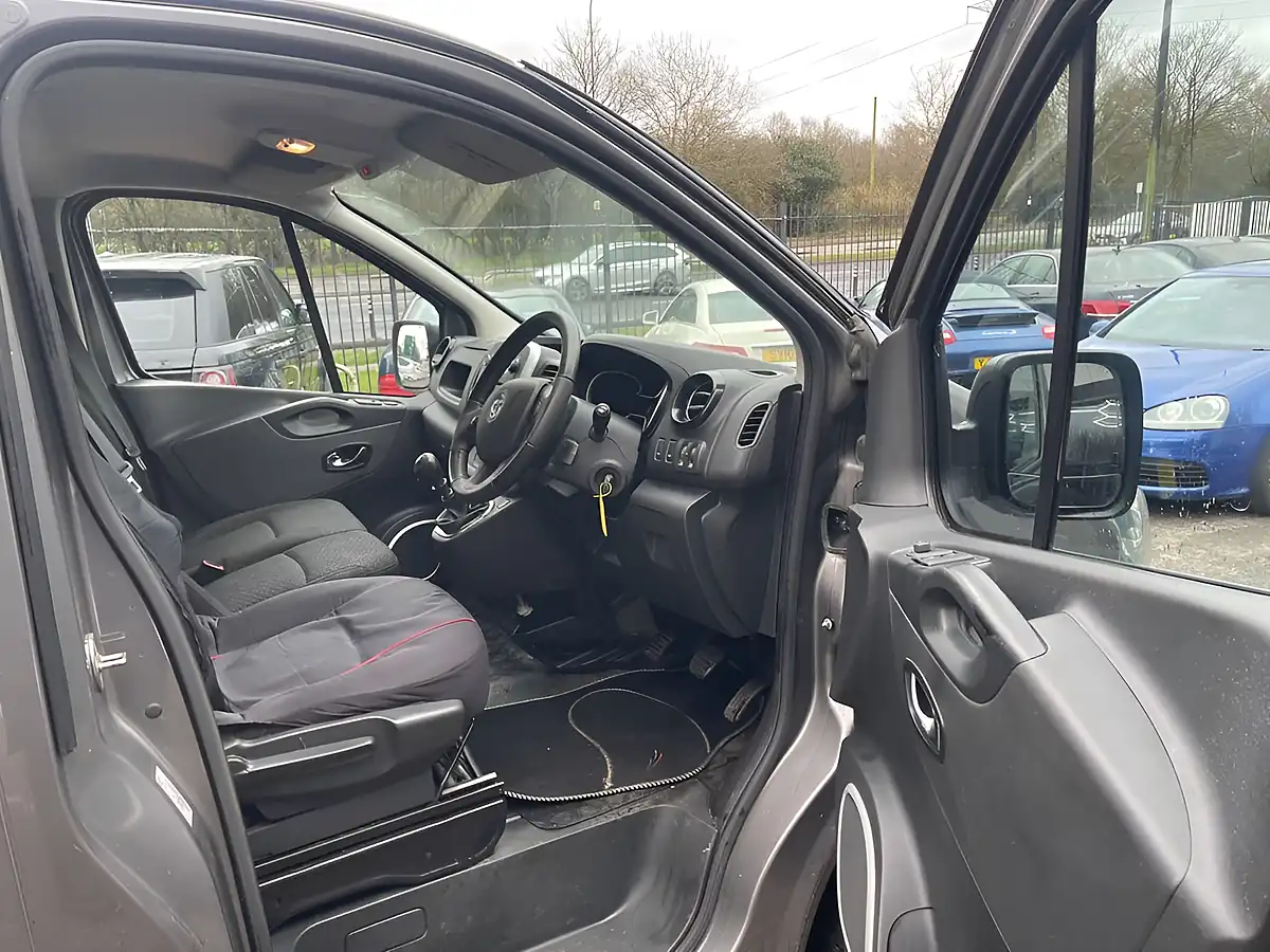 Used 2015 Vauxhall Vivaro Sportive Grey - Interior and Exterior details 7