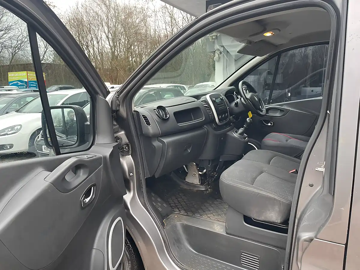 Used 2015 Vauxhall Vivaro Sportive Grey - Interior and Exterior details 8