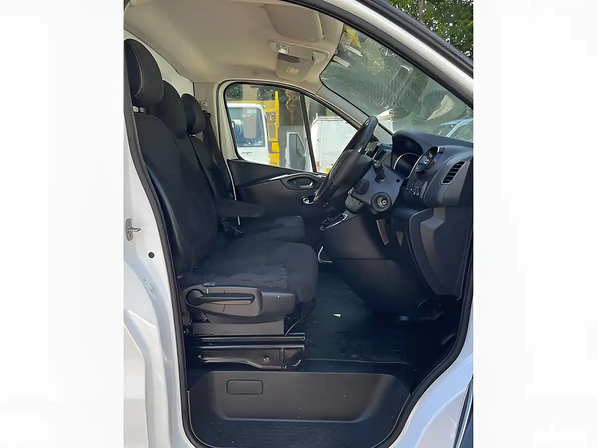 Used 2015 Vauxhall Vivaro Sportive L2 H1 White - Interior and Exterior details 14