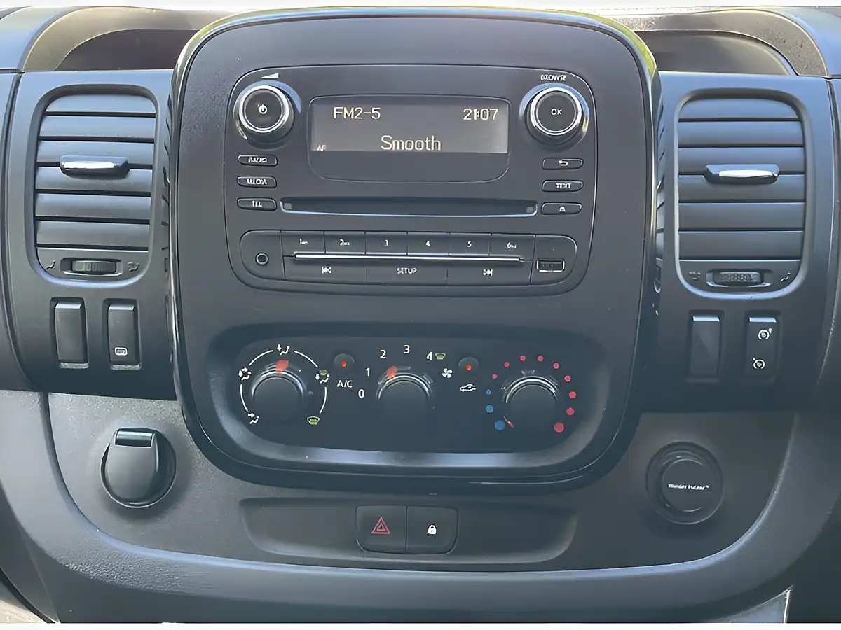 Used 2015 Vauxhall Vivaro Sportive L2 H1 White - Interior and Exterior details 17