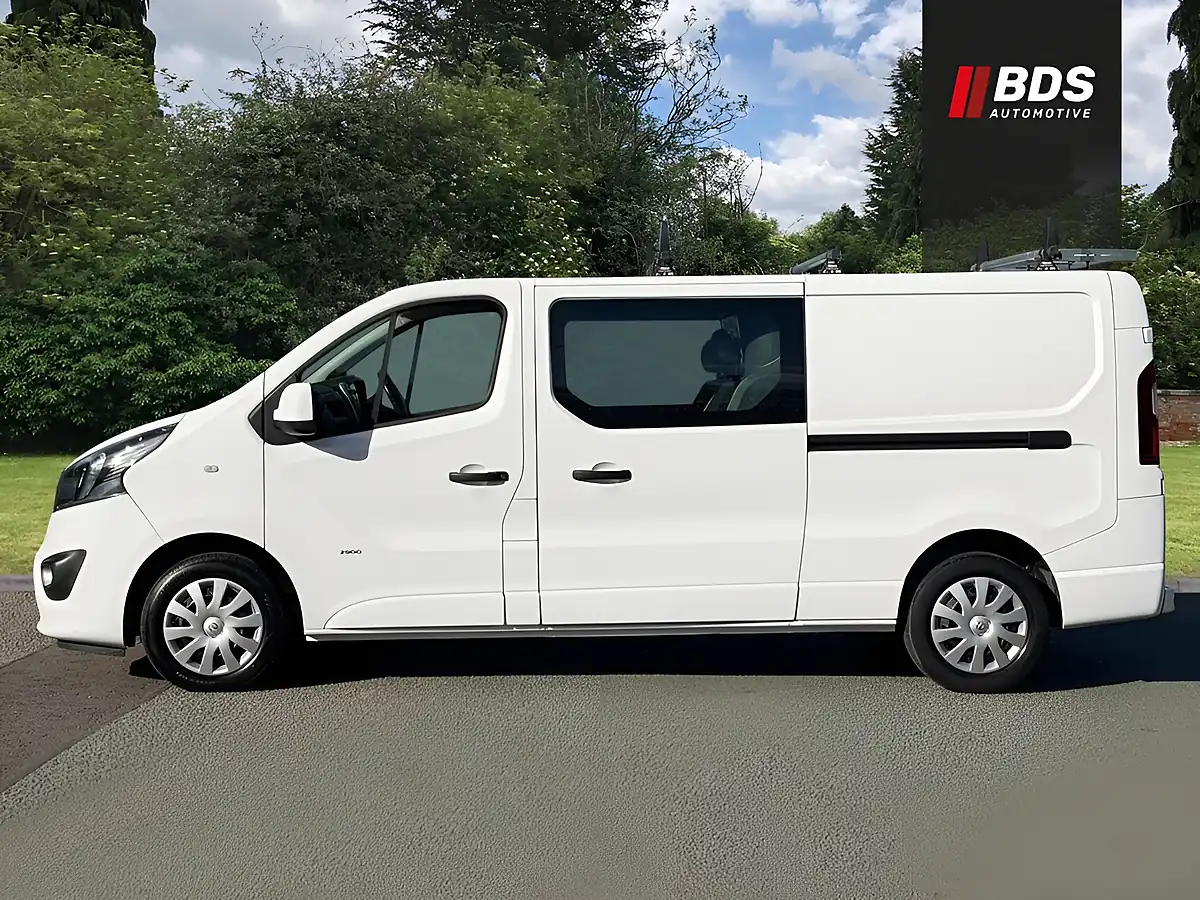 Used 2015 Vauxhall Vivaro Sportive White - Interior and Exterior details 10