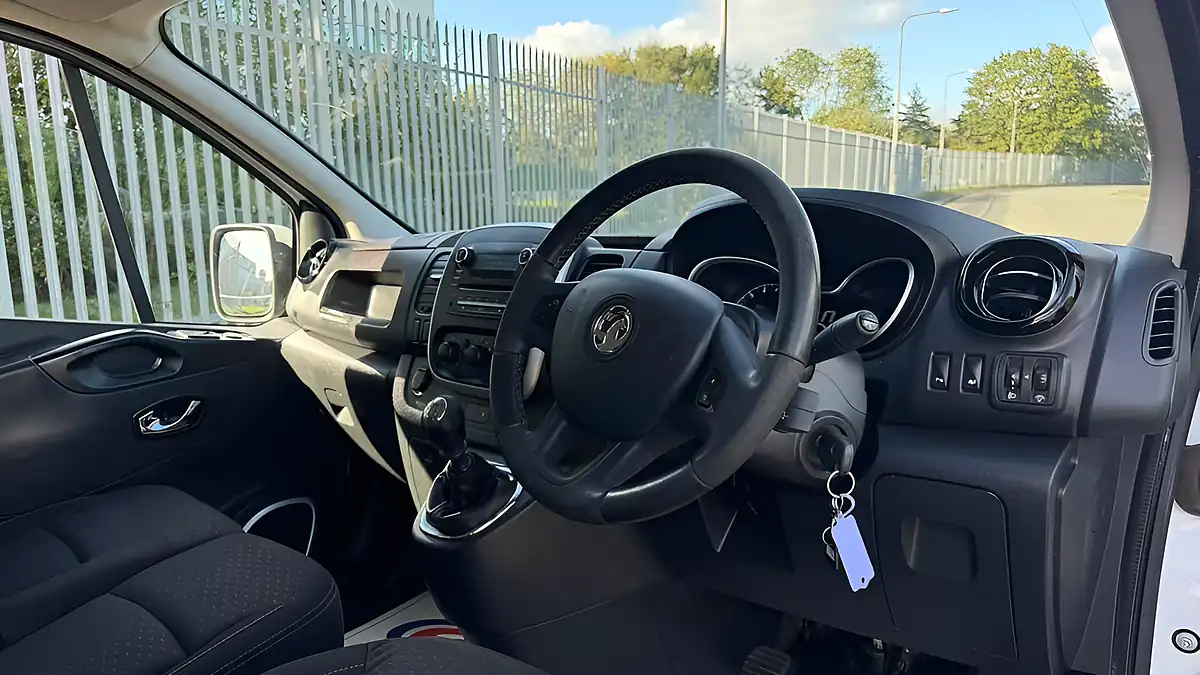 Used 2015 Vauxhall Vivaro Sportive White - Interior and Exterior details 15