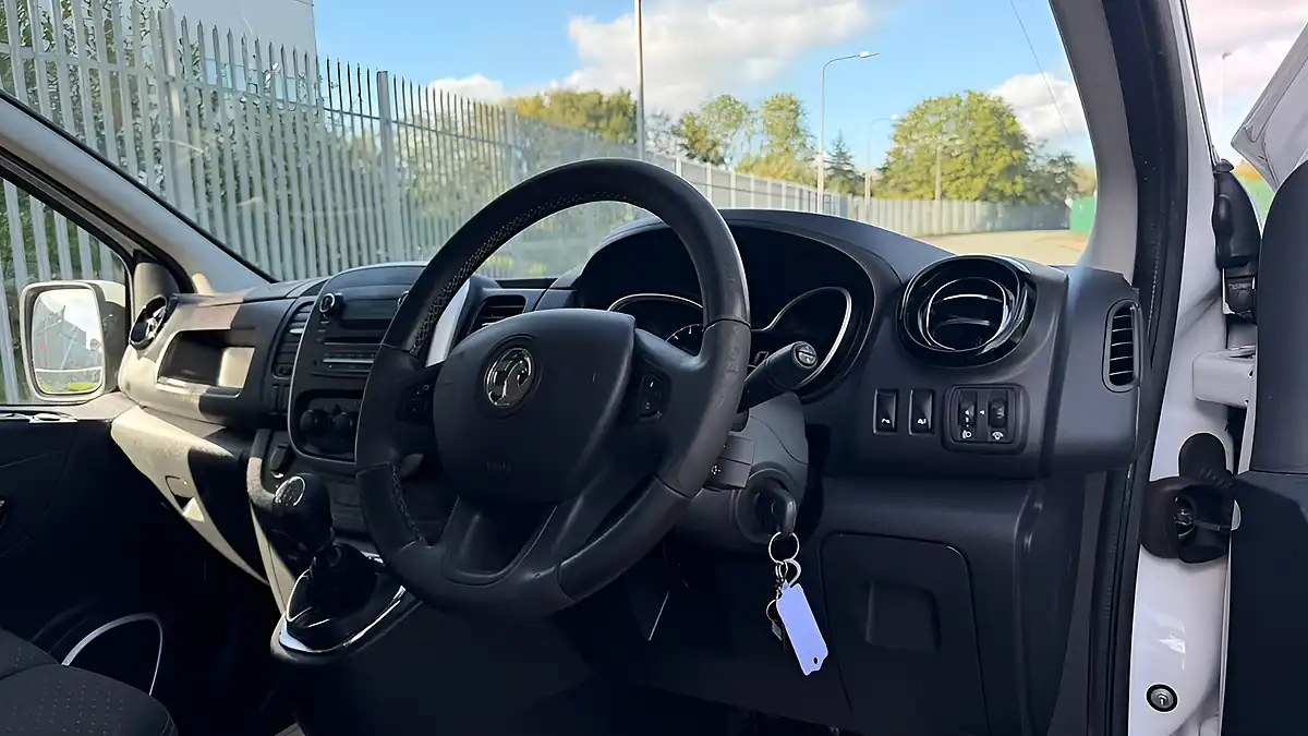Used 2015 Vauxhall Vivaro Sportive White - Interior and Exterior details 16