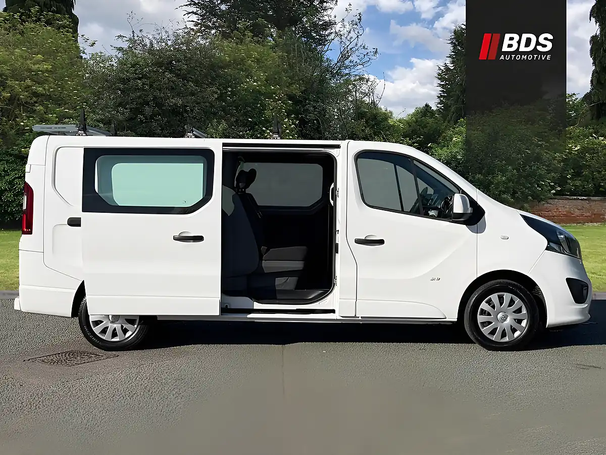 Used 2015 Vauxhall Vivaro Sportive White - Interior and Exterior details 2
