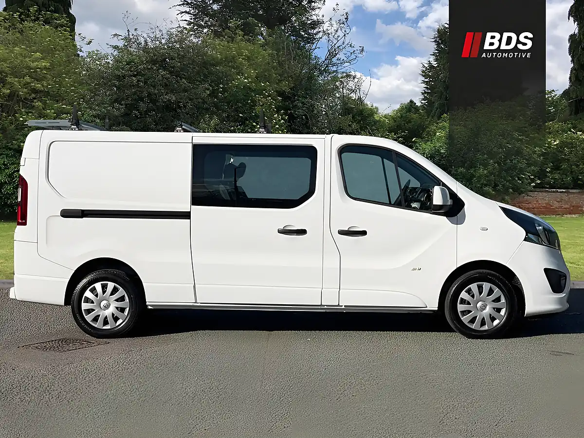 Used 2015 Vauxhall Vivaro Sportive White - Interior and Exterior details 7