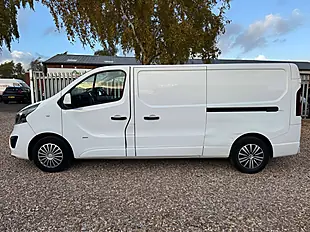 Used 2015 Vauxhall Vivaro Sportive White - Interior and Exterior details 6