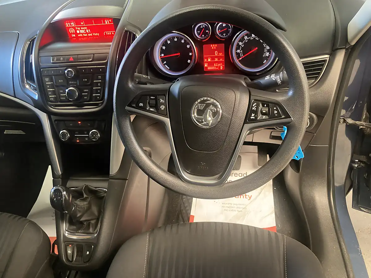 Used 2015 Vauxhall Zafira Tourer Design Blue - Interior and Exterior details 10