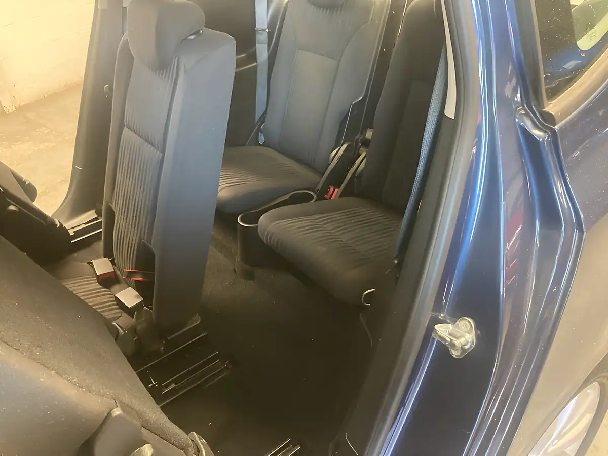 Used 2015 Vauxhall Zafira Tourer Design Blue - Interior and Exterior details 14