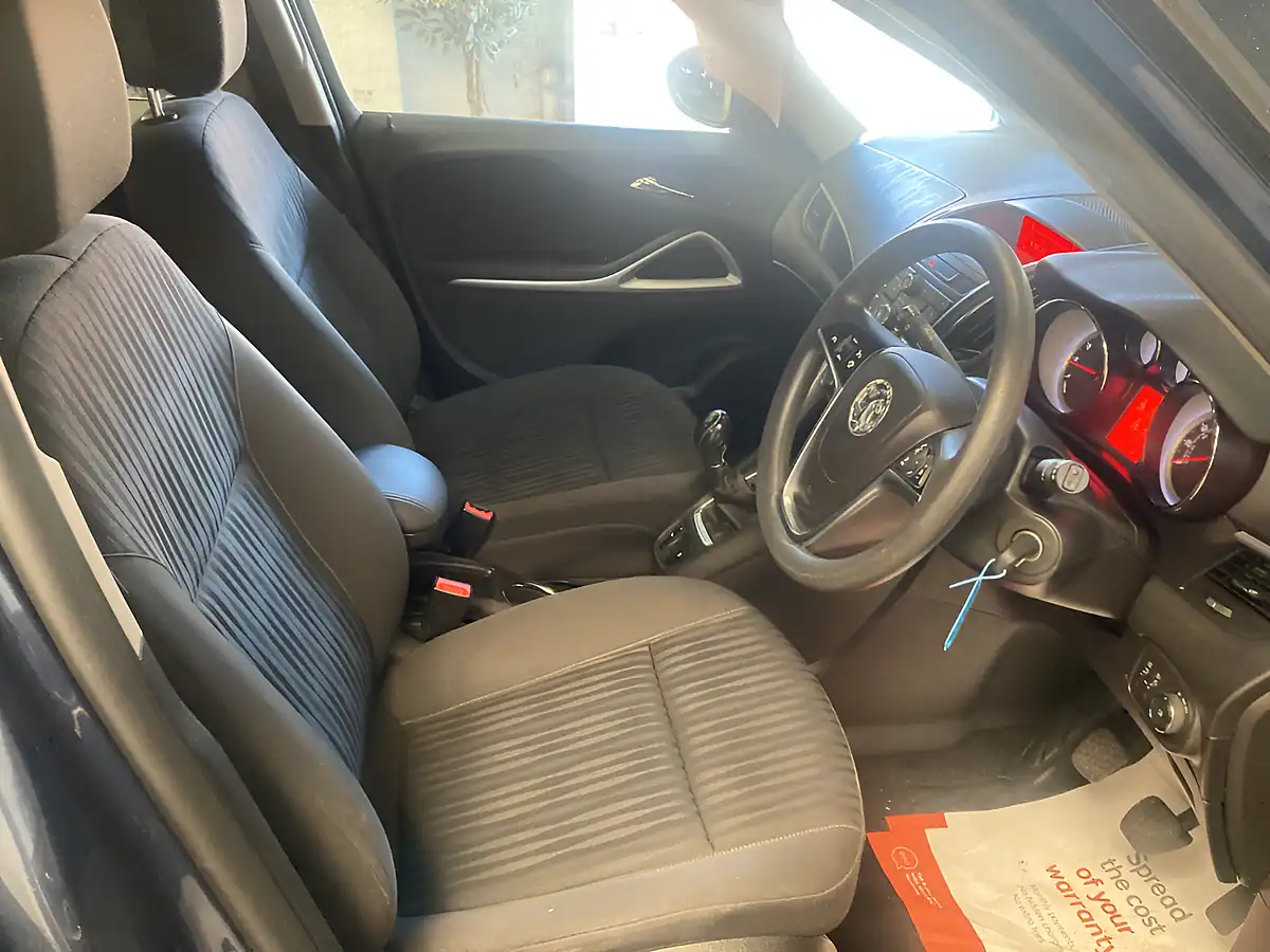 Used 2015 Vauxhall Zafira Tourer Design Blue - Interior and Exterior details 6