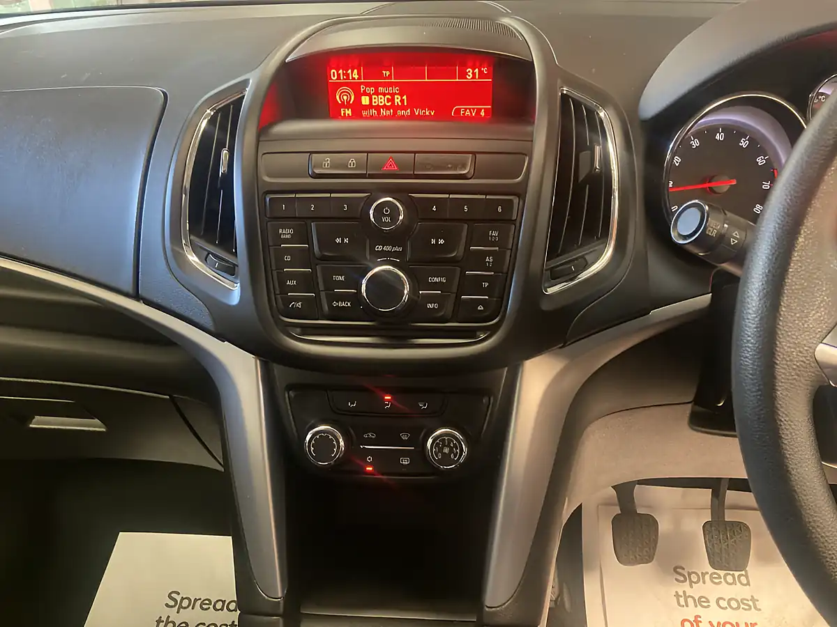 Used 2015 Vauxhall Zafira Tourer Design Blue - Interior and Exterior details 8