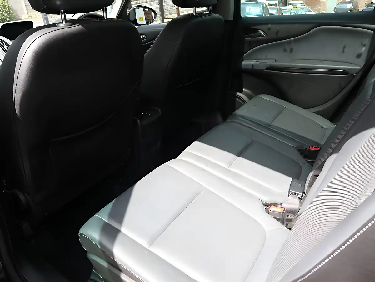 Used 2015 Vauxhall Zafira Tourer Elite Black - Interior and Exterior details 17