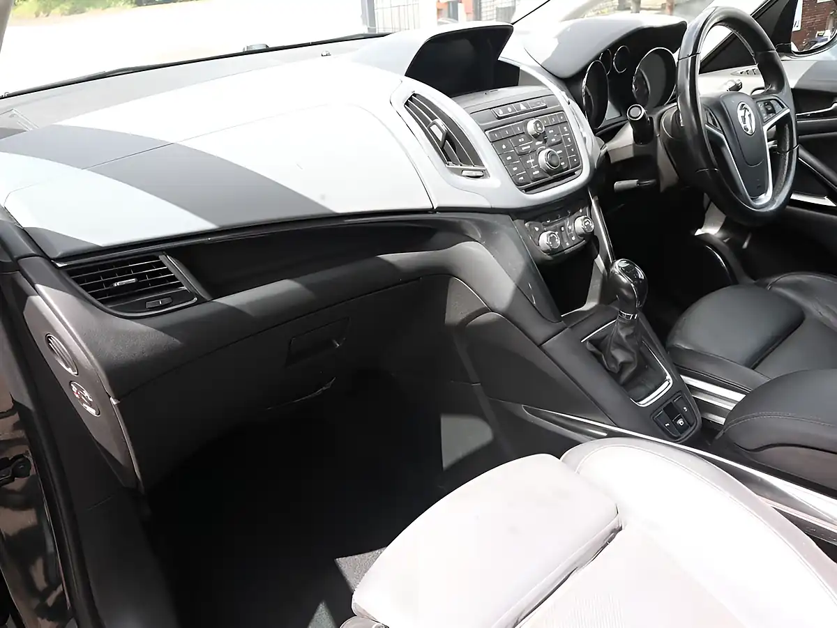 Used 2015 Vauxhall Zafira Tourer Elite Black - Interior and Exterior details 2