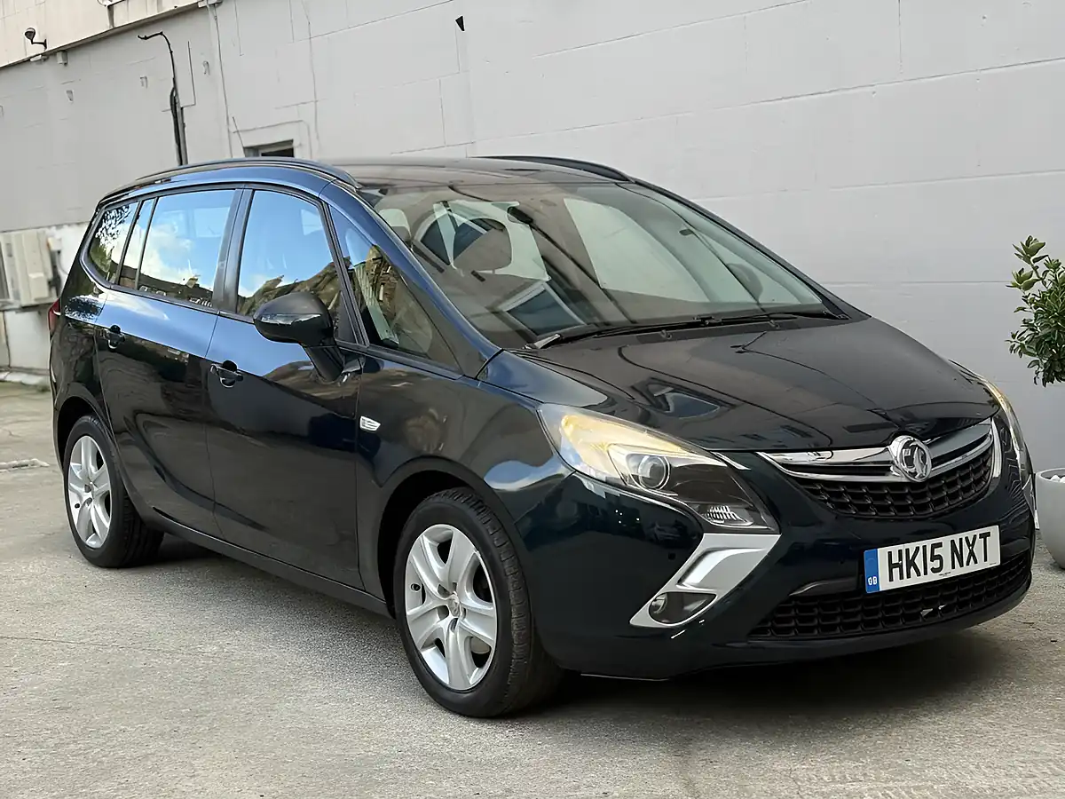 Used 2015 Vauxhall Zafira Tourer Exclusiv Green - Front View